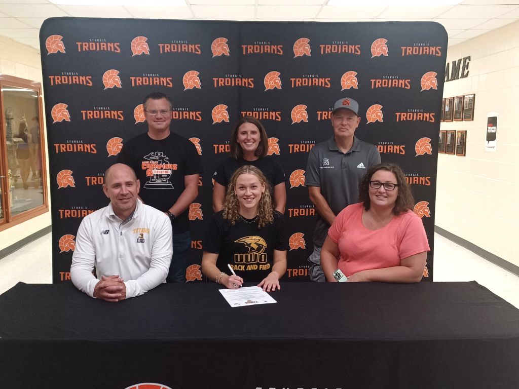 Sydney Bir signs LOI for cross country and track